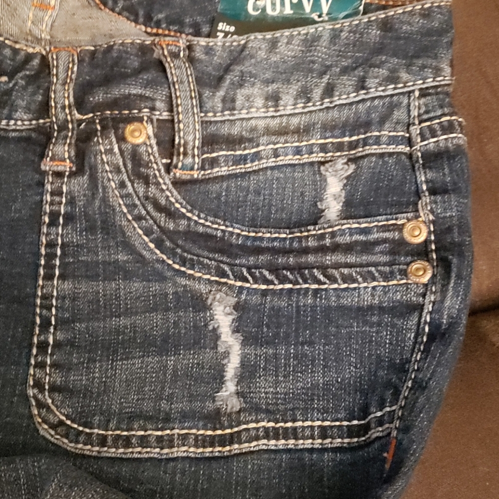 ARIYA JEANS - Picture 9 of 10